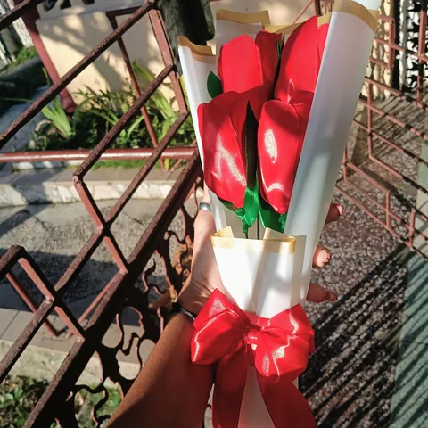 Ramo de 4 tulipanes eternos