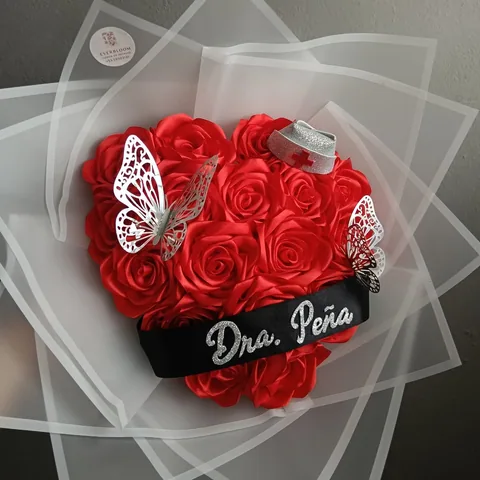 Ramo en forma de corazón de 19 rosas