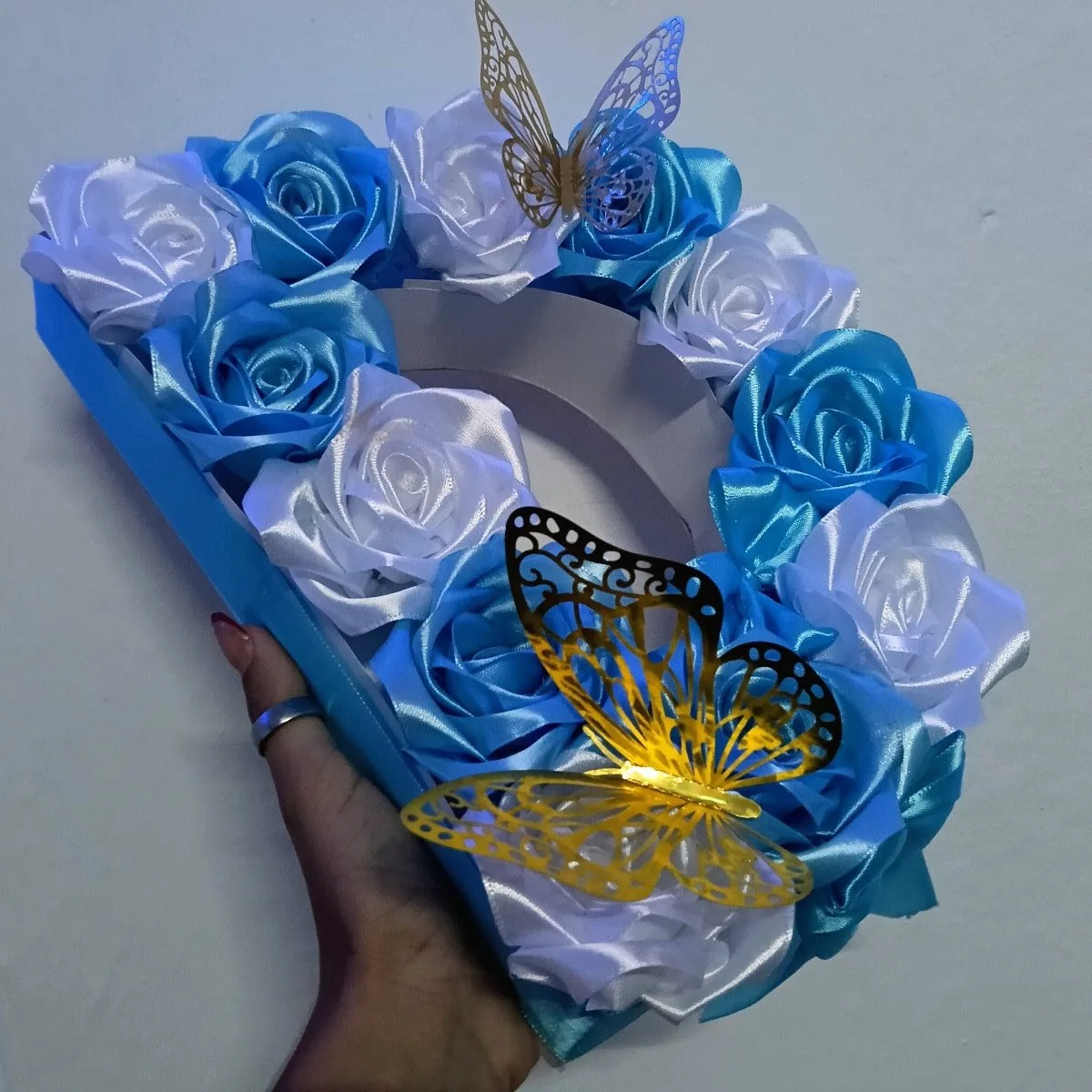 Letra personalizada con rosas eternas - Imagen principal