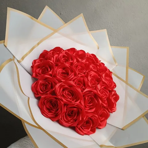 Ramo de 28 rosas eternas