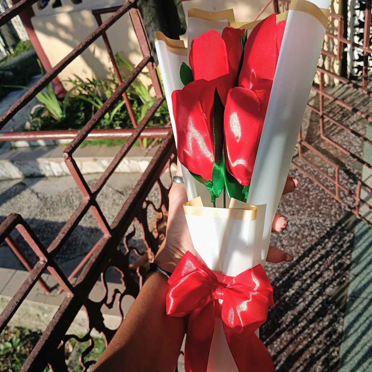 Ramo de 4 tulipanes eternos - Imagen principal